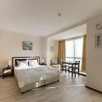 Beachfront Pool & Sea View Stduio In Berlin Апартаменты