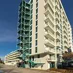 Beachfront Pool & Sea View Stduio In Berlin Апартаменты *