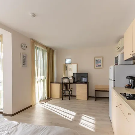Beachfront Pool & Sea View Stduio In Berlin Апартаменты