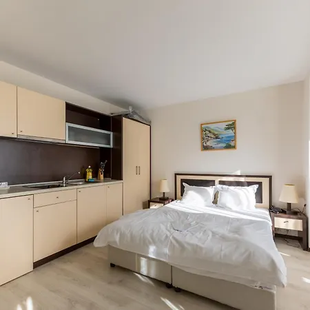 Appartement Beachfront Pool&sea View Stduio In Berlin Varna
