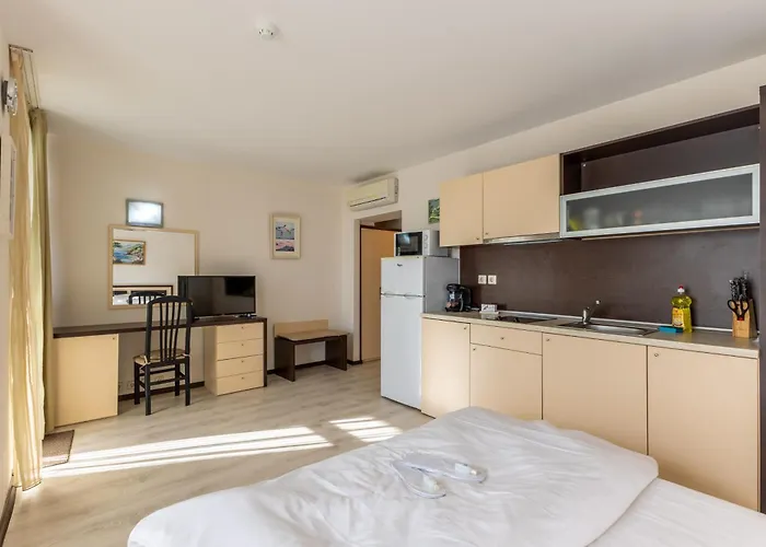 Apartment Beachfront Pool & Sea View Stduio In Berlin